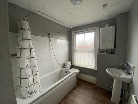 2 bedroom terraced house to rent - Photo 2