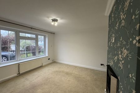 Punch Copse Road, CRAWLEY - Photo 2