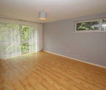 2 bed Flat for rent - Photo 2