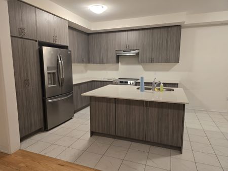 For Lease - 52 Crossmore Crescent, Cambridge, Ontario - Photo 4