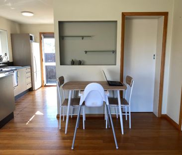 Sunny, Modern Home Just Steps from Stoke Shops - Photo 2