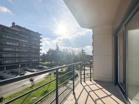 Centraal gelegen appartement met drie slaapkamers en garage - Photo 5