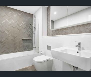 Open & Bright with an Extra Large Courtyard! - Photo 6