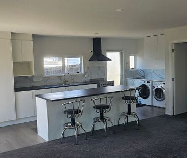 Charming 3BR Home in Randwick Park - Photo 1