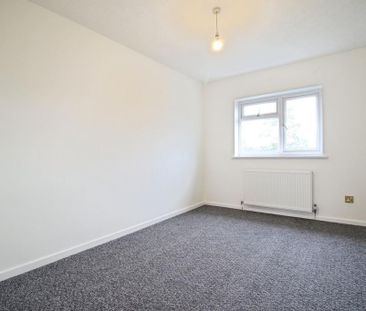 2 bedroom end of terrace house to rent - Photo 4