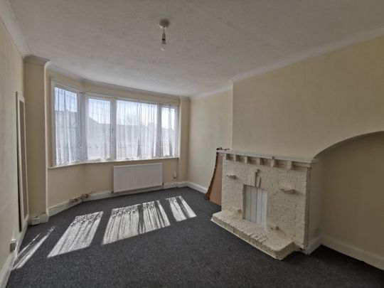 2 Bed Flat, Oak Tree Dell, NW9 - Photo 1