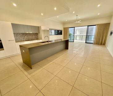 MODERN BEACHSIDE LIVING WITH ZONED AIR- CONDITIONING - Photo 3