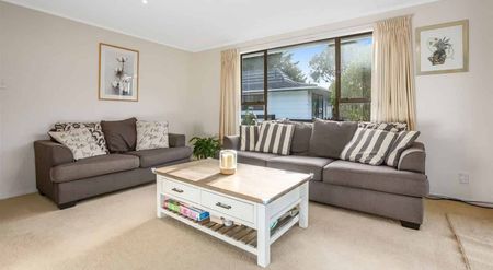 Family Home in Whitby - Photo 2