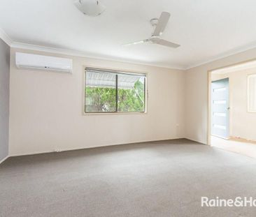 3 BEDROOM TWO-STOREY FAMILY HOME WITH RUMPUS ROOM! - Photo 2