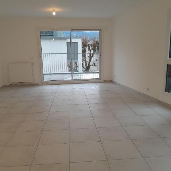 Location Appartement 3 pièces 73m² AIX LES BAINS 73100 - Photo 1