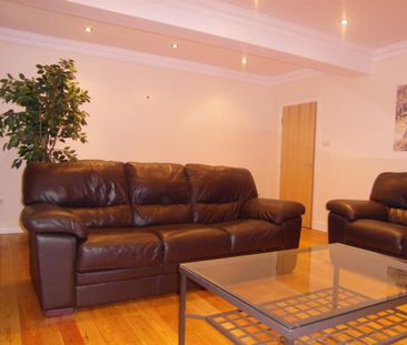 2 bedroom Flat To Let - Photo 1