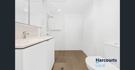 Modern Ground Floor Apartment in the Heart of Albion - Photo 2