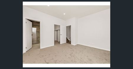 LUXURIOUS CONTEMPORARY TWO-STOREY HOME WITH BESPOKE DESIGN IN A HIGHLY SOUGHT-AFTER LOCATION - Photo 2