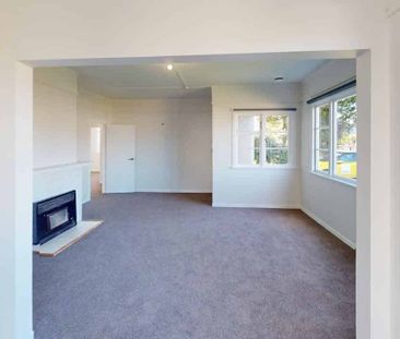 Spacious Living Space for Rent! - Photo 4