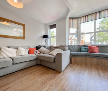 Pen-Y-Lan Road, Roath - Photo 3