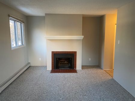 Hearth Manor - Photo 5