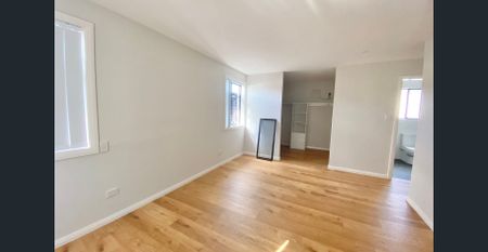 4 BEDROOM HOME WITH GUEST/PARENTS' ROOM AND BATHROOM DOWNSTAIRS. - Photo 3