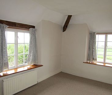 2 bed Cottage - To Let - Photo 4