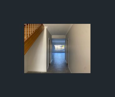 Please contact catie@sweeneyea.com.au for private inspections. - Photo 4