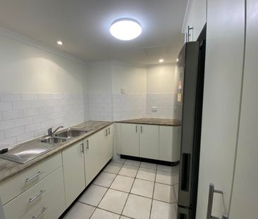 Freshly Renovated One Bedroom Apartment - Minutes from the CBD - Photo 4