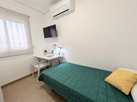 Carrer de Joaquín Costa, Burjassot, Valencian Community 46100 - Photo 4