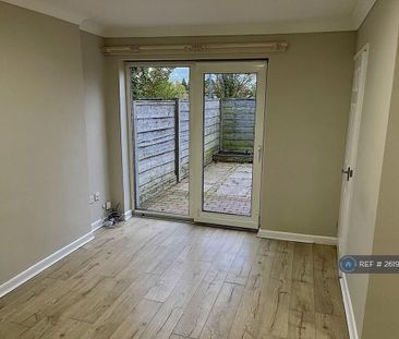 3 bedroom end of terrace house to rent - Photo 2