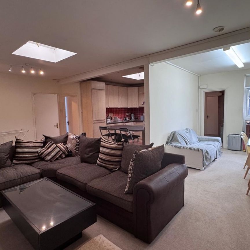 3 bed Apartment for Rent - Photo 1