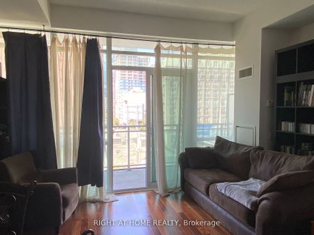 Vu Condos and Lofts - Photo 2