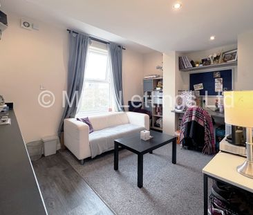1 Bedroom Bedsit for rent in Midland Road - Photo 3
