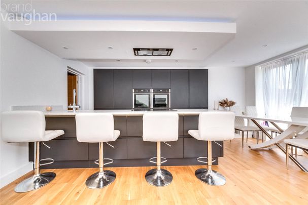 4 bedroom detached house to rent - Photo 1