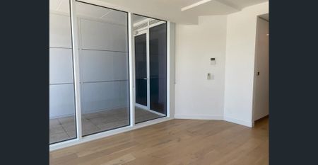 LUXURY APARTMENT WITH CITY VIEWS - Photo 3