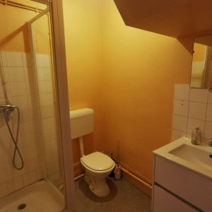 A louer à CONDE EN NORMANDIE, appartement 24.32m² MEUBLE, au 1er étage comprenant : pièce princ... - Photo 3