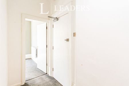 1 bedroom apartment to rent South Terrace, Littlehampton, BN17 - Photo 2