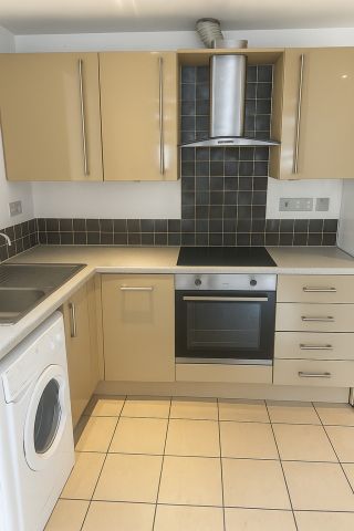 2 Bed Flat, Aberdeen Road, BS6 - Photo 3