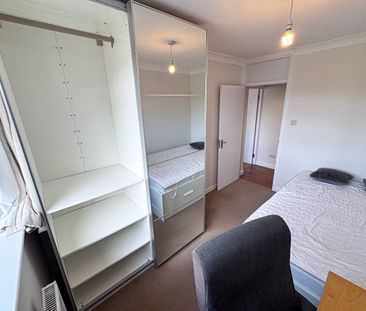 2 Bed Flat, Parkdale, N11 - Photo 6