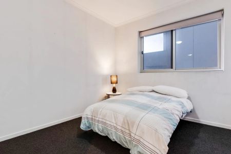 Modern Furnished Apartment in Prime Location – Lifestyle and Convenience Combined! - Photo 3