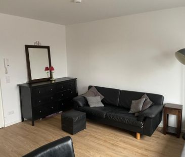 Stilvolle, möblierte 1-Zimmer-Studio-Wohnung mit Balkon Ostkreuz - Photo 6