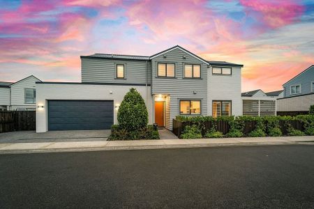 Modern 4-Bedroom Family Home in Prime Hobsonville - Photo 4