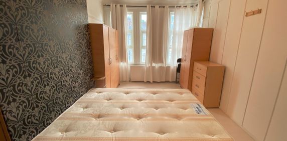 Room in a Shared House, Ivy Road, NW2 - Photo 2