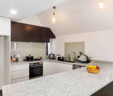 Luxury 3-Bedroom Home with Golf Course Views - Photo 3