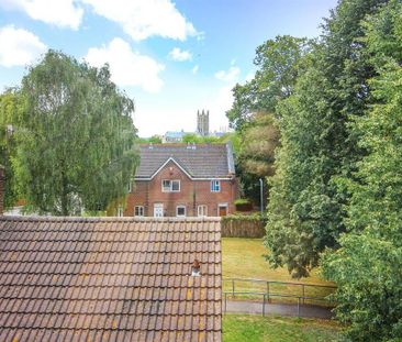 3 bedroom flat to rent - Photo 1