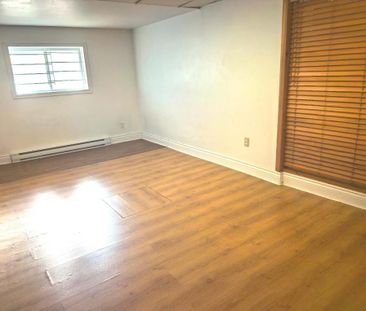 3 1/2 furnished near metro station for rent - Photo 3