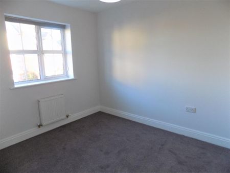 3 bedroom semi-detached house to rent - Photo 4