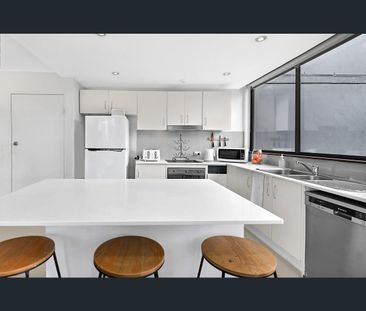 4/2916 Gold Coast Highway, Surfers Paradise, Qld 4217 - Photo 2