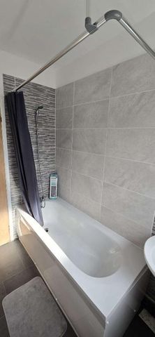 Lenton Boulevard // Bed Student House, NG7 - Photo 4