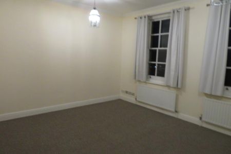 2 bedroom maisonette to rent - Photo 4