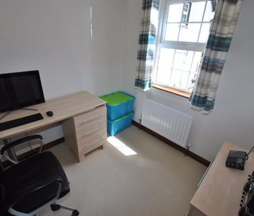 10 Strone Hill Court, Dundonald, BT16 1SH - Photo 3