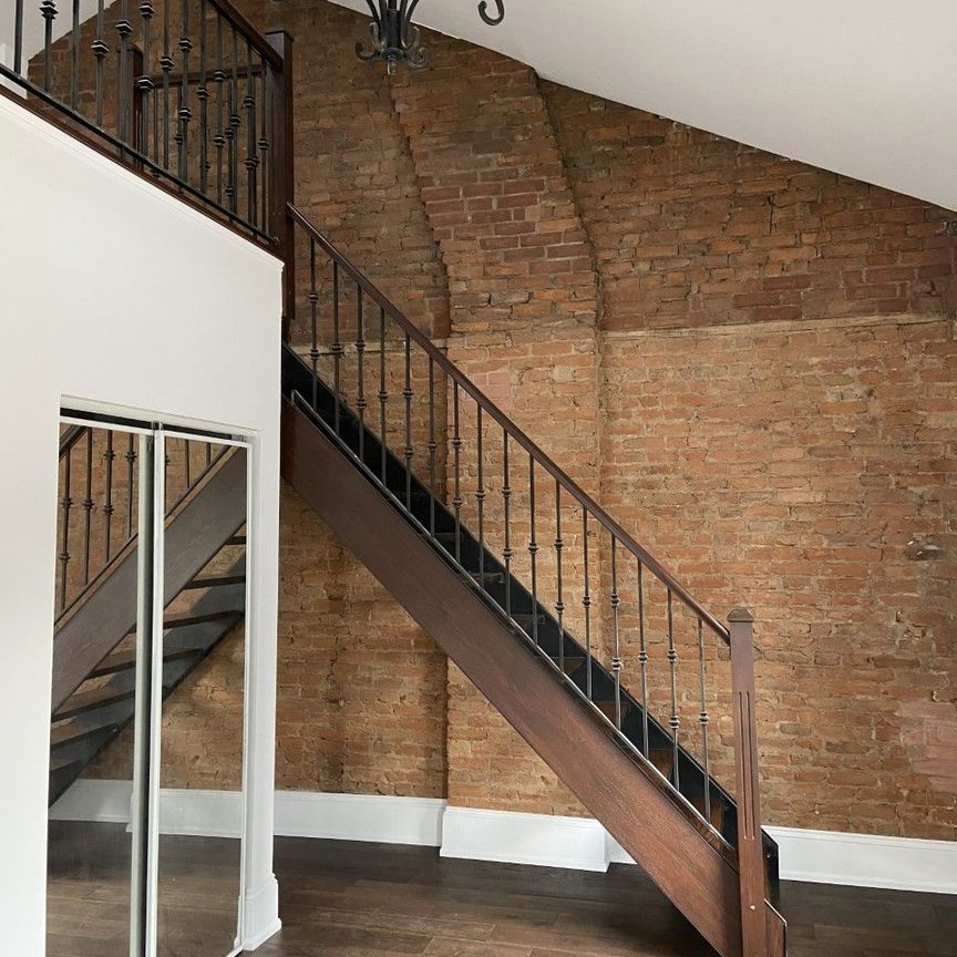 For Lease - 180 Market Street, Hamilton, Ontario - Photo 1