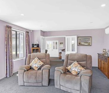 Executive Three Bedroom Family Home in Burnside High School Zone! - Photo 2