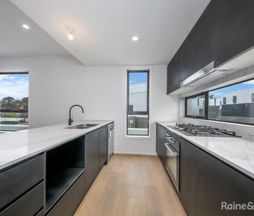 Near New Modern Townhouse - Photo 4